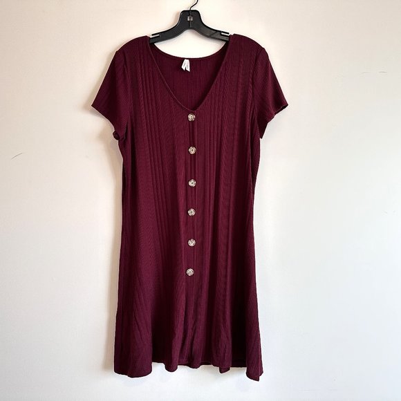 love, finn Dresses & Skirts - Short Sleeve Dress with Button Detail in Burgundy